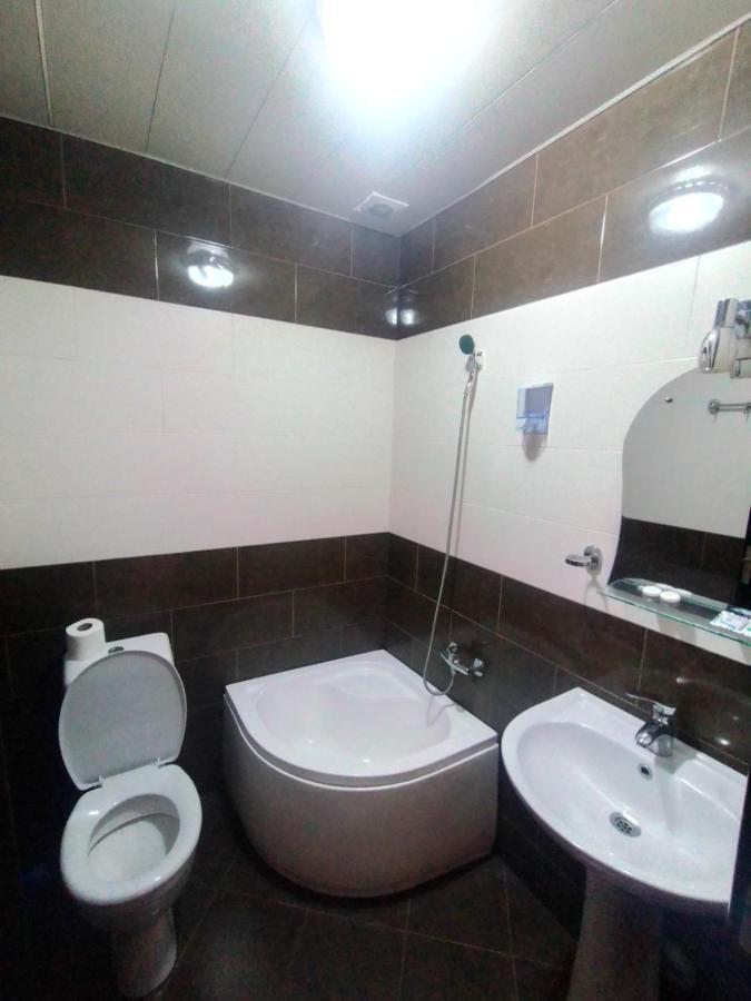 Hotel Vakhtanguri Batumi Luaran gambar